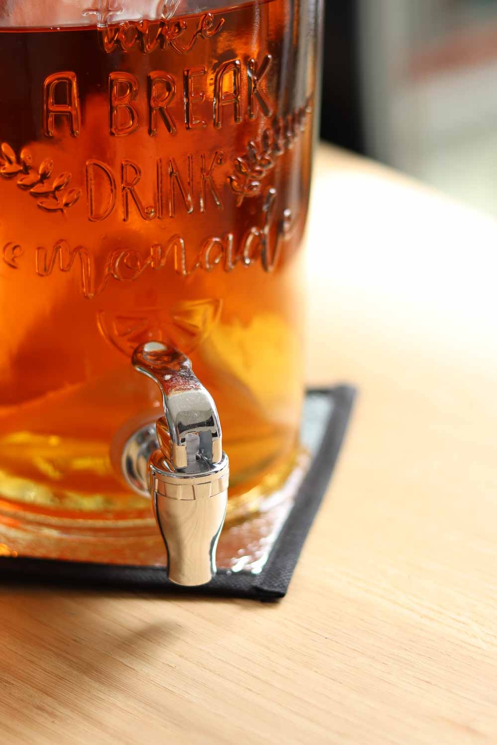 Is kombucha hoog in suikers en is het goed voor iedereen?