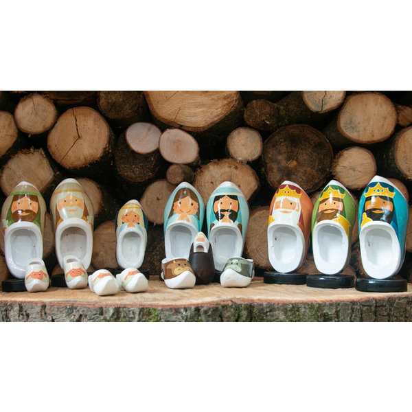 Clogs Nativity Scene 16-piece