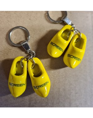 Schlüsselanhänger mit zwei Clogs gelb mit Ihrem Logo / Text