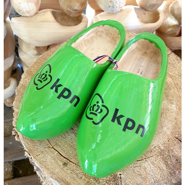 TRAA Holzschuhe in Ihrer Wunschfarbe mit Ihrem eigenen Logo/Foto/Text