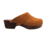 DINA Dina trägt cognacfarbene Clogs aus Nubukleder.