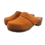 DINA Dina trägt cognacfarbene Clogs aus Nubukleder.