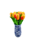 TRAA Delftsblauwe vaas met oranje houten tulpen (10stuks)