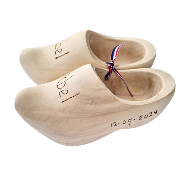 Geburts-Clogs mit Gravur des Geburtsdatums und Namens