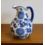 TRAA Delftsblauwe schenkkan - hoogte 26cm