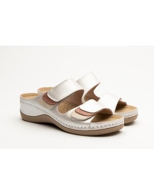 Leon Footwear Sandalen mit Klettverschluss und rutschfesten Noppen in der Sohle – Perlmuttrosa