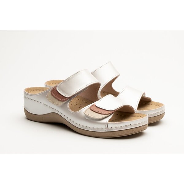 Leon Footwear Sandalen mit Klettverschluss und rutschfesten Noppen in der Sohle – Perlmuttrosa