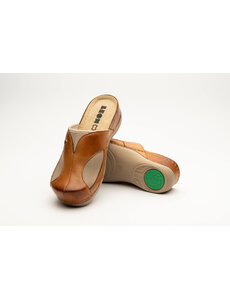 Leon Footwear clogs with non-slip sole and elastic sides - comfortable for hallux valgus - color golden brown