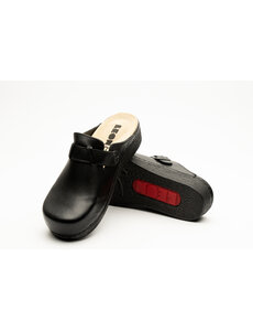 Leon Footwear Slip-on clog in sizes 36 to 41 - removable sole and anti-slip stud - color black