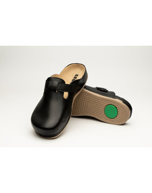 Leon Footwear Men's slip-on clog in sizes 41 to 47 - with anti-slip stud - black