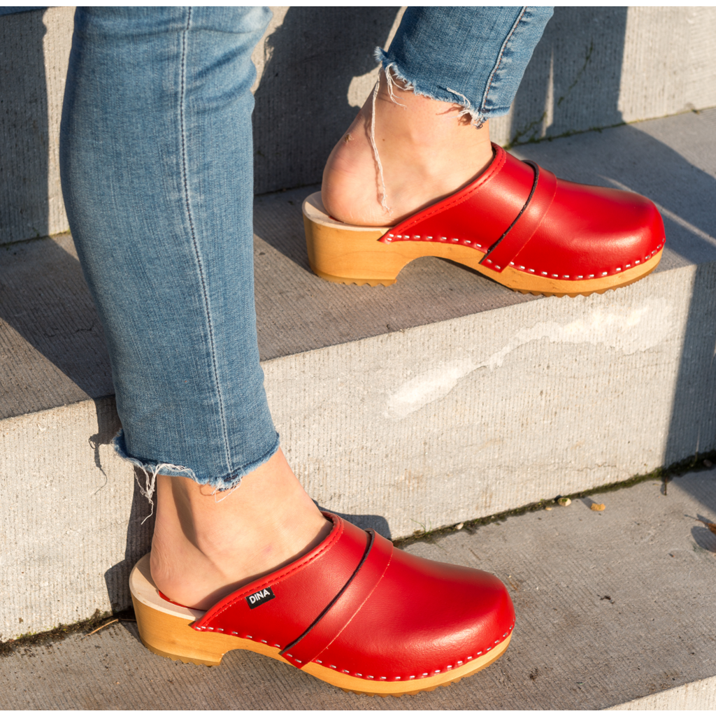 DINA Dina Swedish clogs plain red