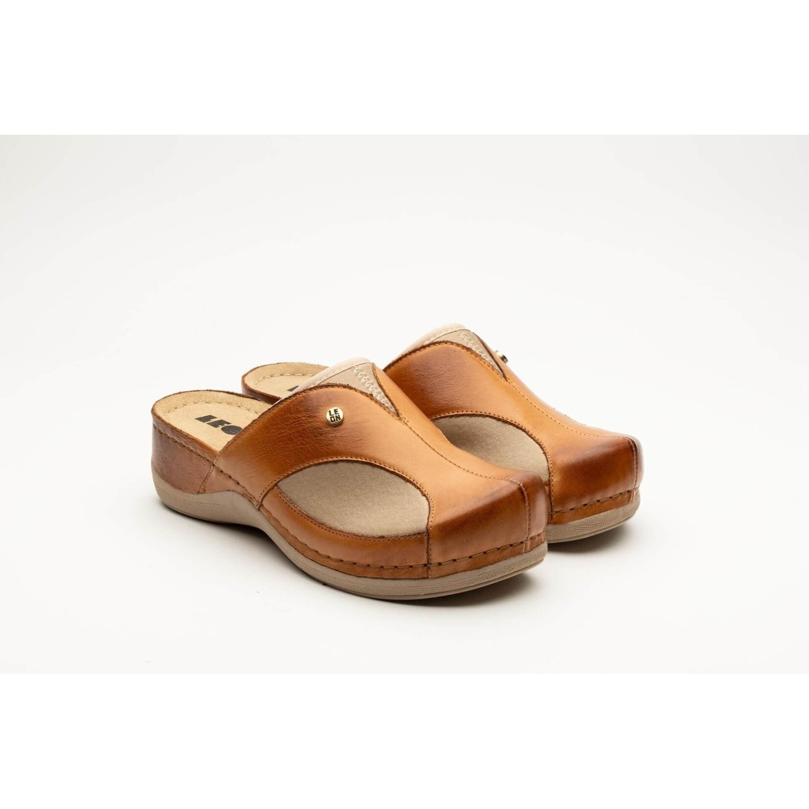 Leon Footwear clogs with non-slip sole and elastic sides - comfortable for hallux valgus - color golden brown