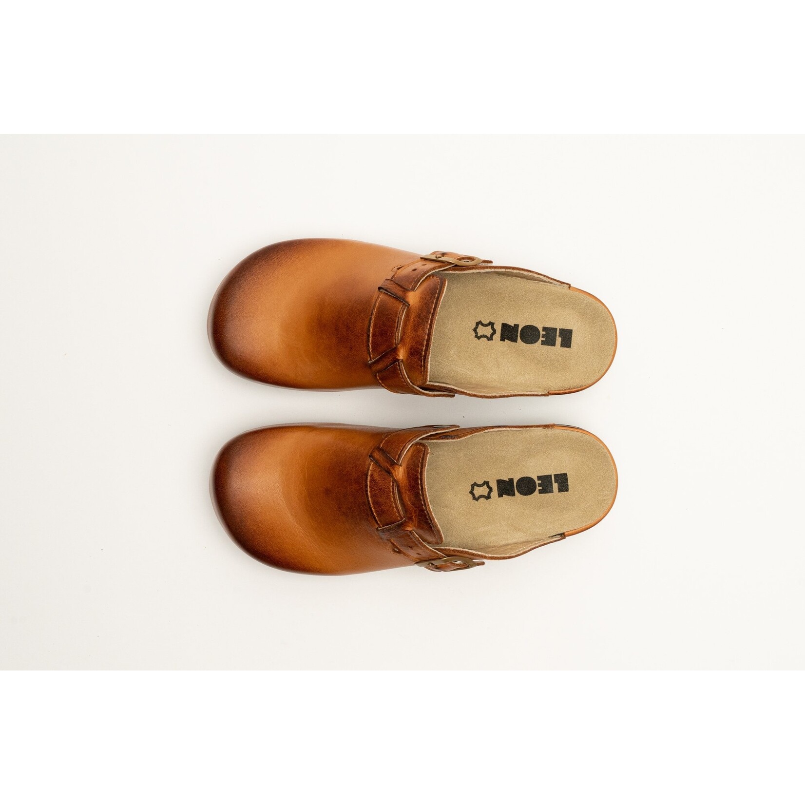 Leon Footwear Slip-on clog in sizes 36 to 41 - removable sole and anti-slip stud - color golden brown