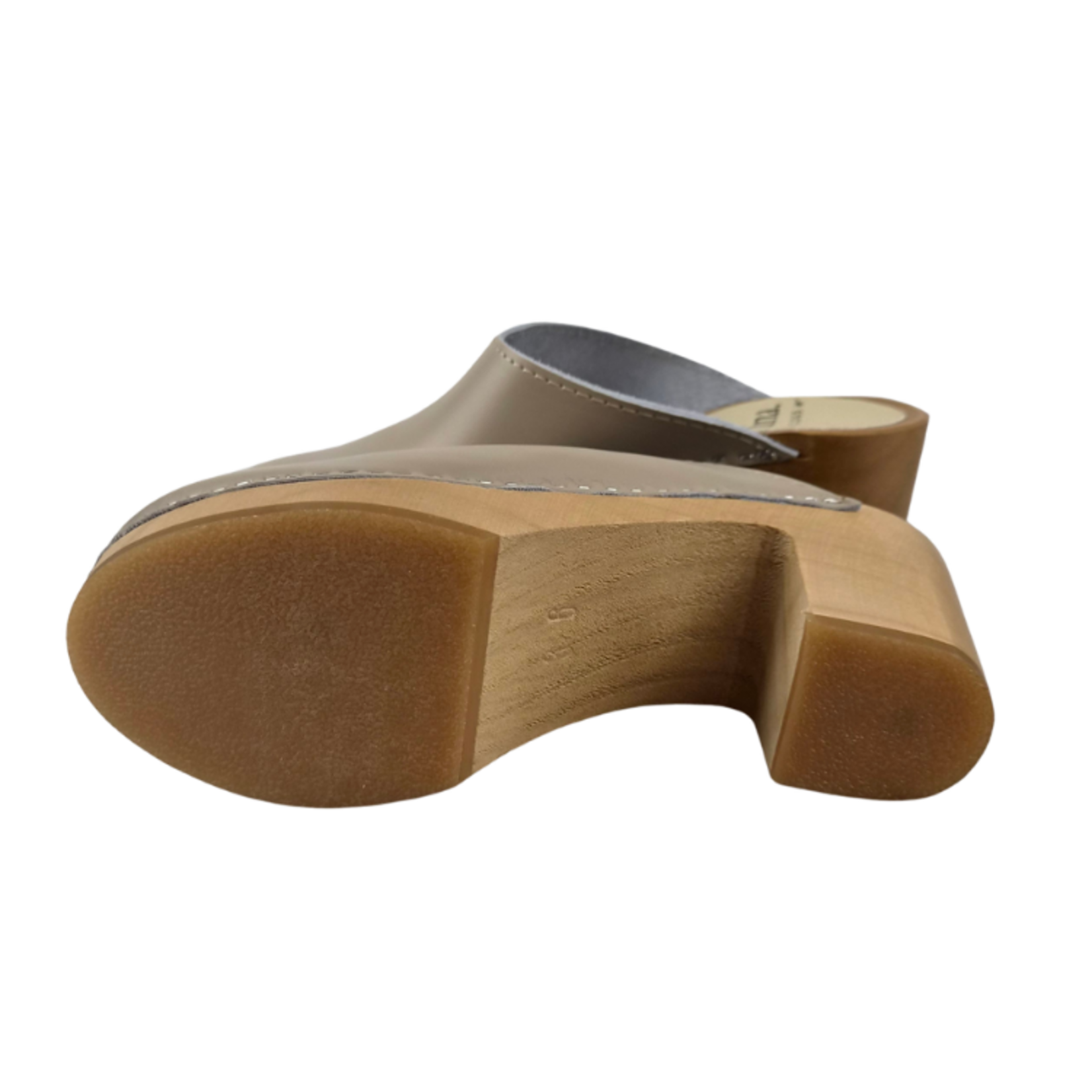 DINA Scandinavische Clog Heels – Taupe Leder & Houten Hak