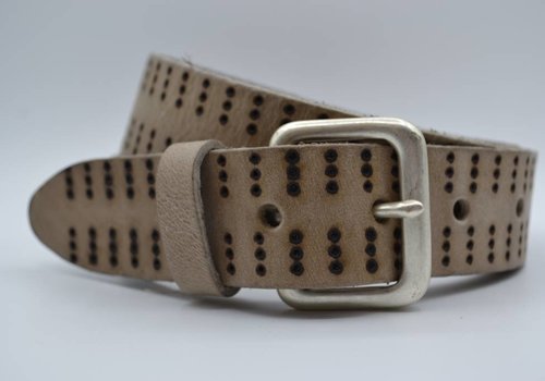 Scotts Bluf 4cm triple dot gelaserde taupe volnerf lederen riem Scotts Bluf 4cm triple dot gelaserde taupe volnerf lederen riem