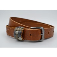 Stoere 3cm riem met verschillende studs voorzien van een oud nikkele gesp