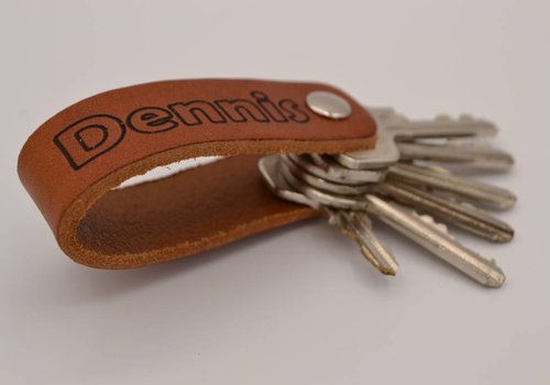 Scotts Bluf Cognac echt lederen sleutelhanger met eigen naam of logo Scotts Bluf Cognac echt lederen sleutelhanger met eigen naam of logo