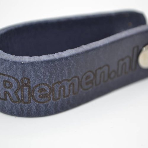 blauwe echt lederen sleutelhanger met eigen naam of logo 
