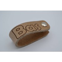 Deze echt lederen sleutelhanger met strak design heeft ruimte voor 7 sleutels.