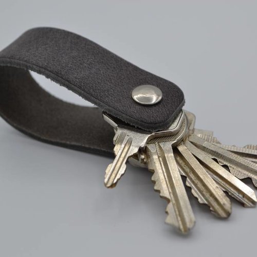 grijze echt lederen sleutelhanger 