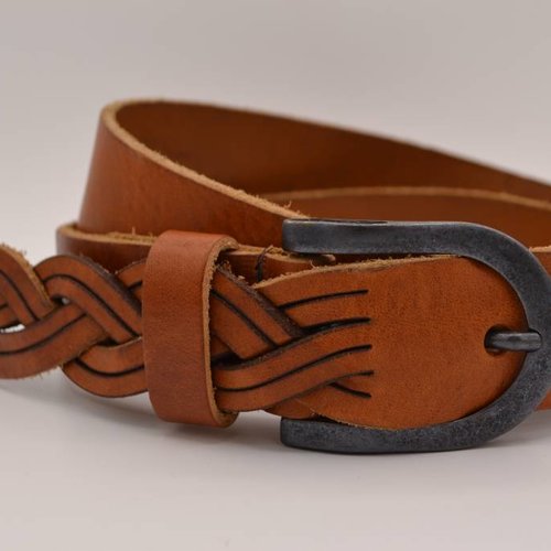 Cognac Jeans riem met slingerpunt 