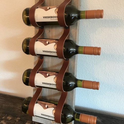 Wijnrek  van hout en leer. 