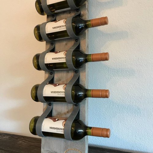 Wijnrek  van hout en leer. 