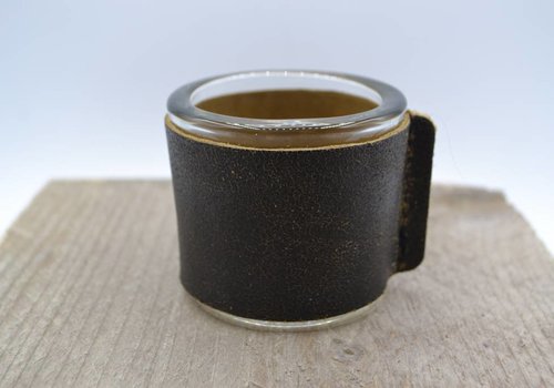 Scotts Bluf Kaarsenhouder voor theelicht. Glas en grof zwart leer Scotts Bluf Kaarsenhouder voor theelicht. Glas en grof zwart leer