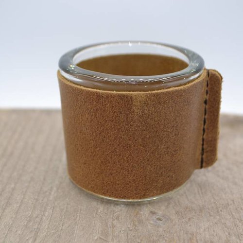 Kaarsenhouder voor theelicht. Glas en grof cognac leer 