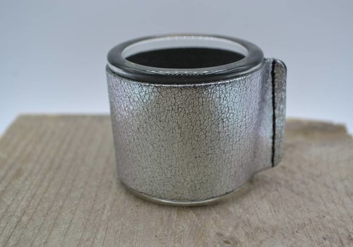 Scotts Bluf Kaarsenhouder voor theelicht. Glas en grof zilver leer Scotts Bluf Kaarsenhouder voor theelicht. Glas en grof zilver leer