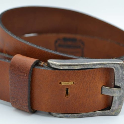 Stoere cognac riem met gave details 