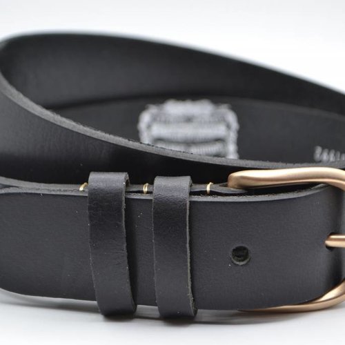 Nette zwarte riem met gouden gesp 