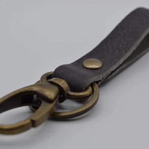 Sleutelhanger met naam van grijs echt leer 