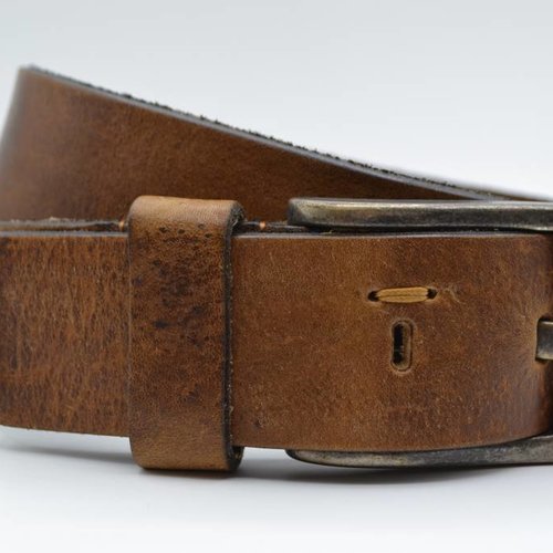 Stoere zandkleurige riem met gave details 