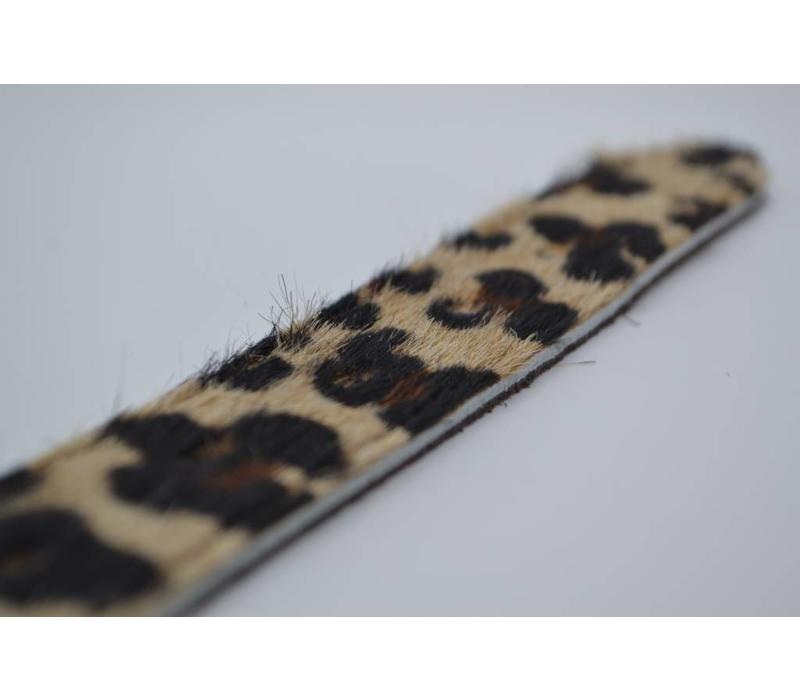 Leuke 3cm brede riem van koehuid met een luipaardprint en rustige gesp