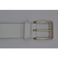 Deze 4cm brede witte riem wordt speciaal voor u op maat gemaakt.