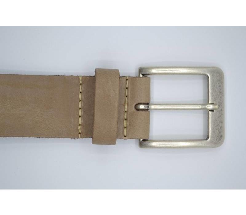 Deze 4cm brede taupe riem wordt speciaal voor u op maat gemaakt.