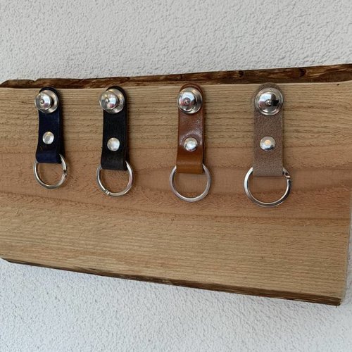 Sleutelplank inclusief 4 echt lederen sleutelhangers 