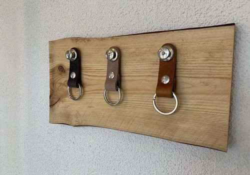 Scotts Bluf Sleutelplankje van hout inclusief 3 sleutelhangers van echt leer Scotts Bluf Sleutelplankje van hout inclusief 3 sleutelhangers van echt leer