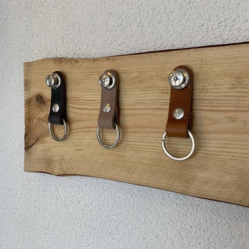 Sleutelplankje van hout inclusief 3 sleutelhangers van echt leer 
