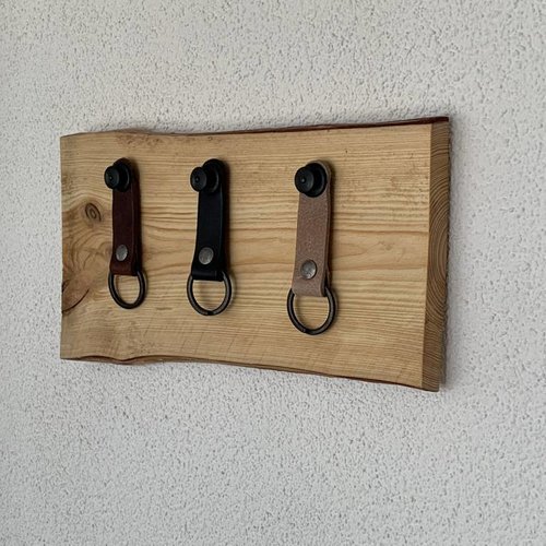 Sleutelplankjes van hout inclusief 3 sleutelhangers van echt leer 