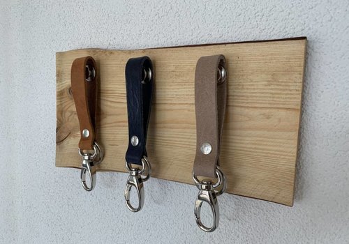 Scotts Bluf Sleutelplankjes van hout inclusief 3 moderne sleutelhangers van echt leer Scotts Bluf Sleutelplankjes van hout inclusief 3 moderne sleutelhangers van echt leer