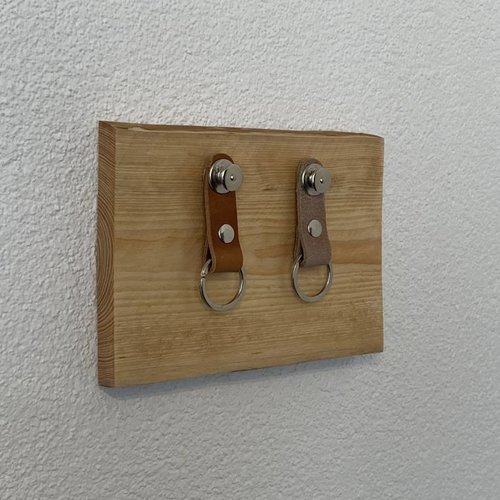 Sleutelplankjes van hout inclusief 2 moderne sleutelhangers van echt leer 
