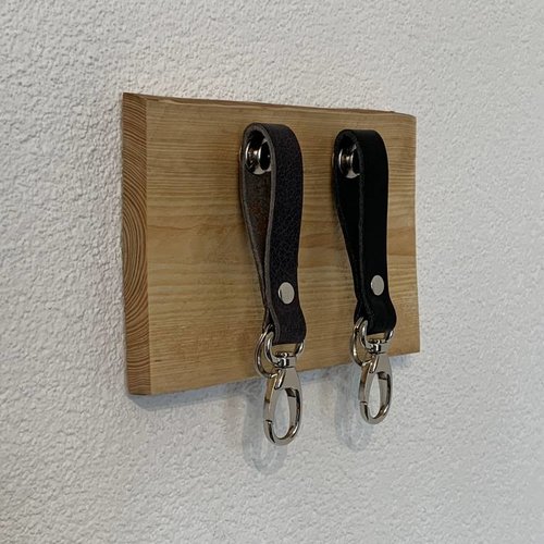 Sleutelplankjes van hout inclusief 2 moderne sleutelhangers van echt leer 