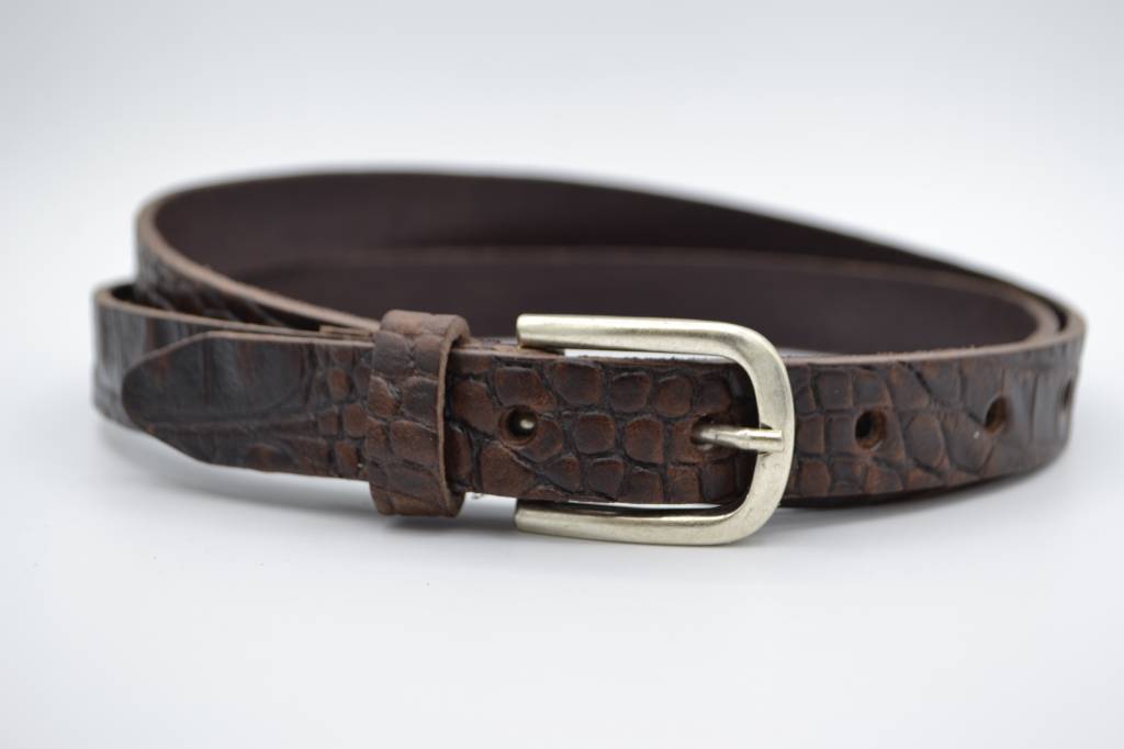 Handgemaakte exclusieve patchwork riem. Deze riem is met de hand  vervaardigd uit diverse leersoorten zoals kroko print, struisvogel print,  snake print, runderleer. Verpakt in een luxe geschenkverpakki 