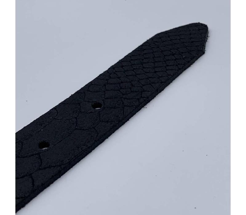 Moderne 3cm brede damesriem gemaakt van splitleer met slangenprint en gunmetal gesp