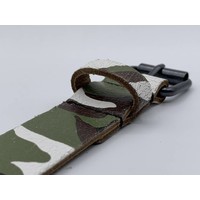 3cm brede kinderriem met camouflage print en zwarte nikkelvrije rol gesp.