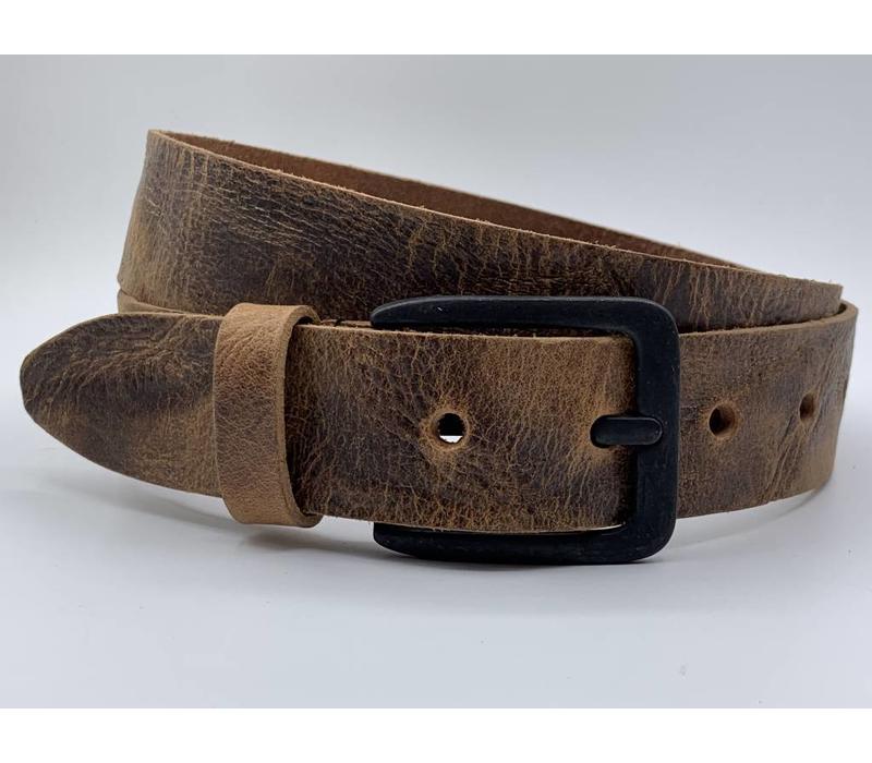 Stoere 4cm brede cognac riem. Gekreukt leer en mat zwarte gesp.