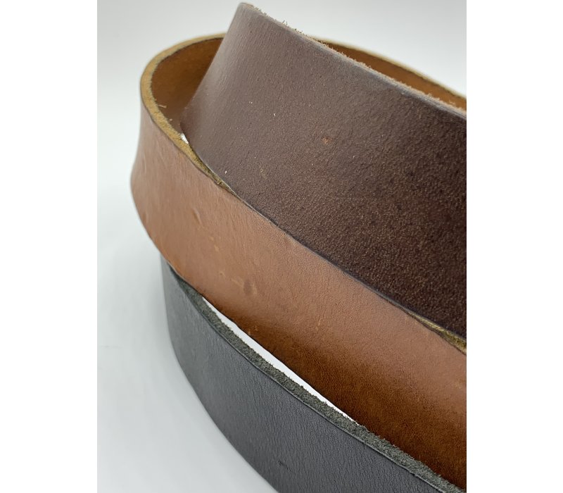 Stoere 4cm brede Cognac riem. Gewassen en vintage gemaakt leer en oud zilveren gesp