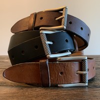 Stoere 4cm brede Cognac riem. Gewassen en vintage gemaakt leer en oud zilveren gesp